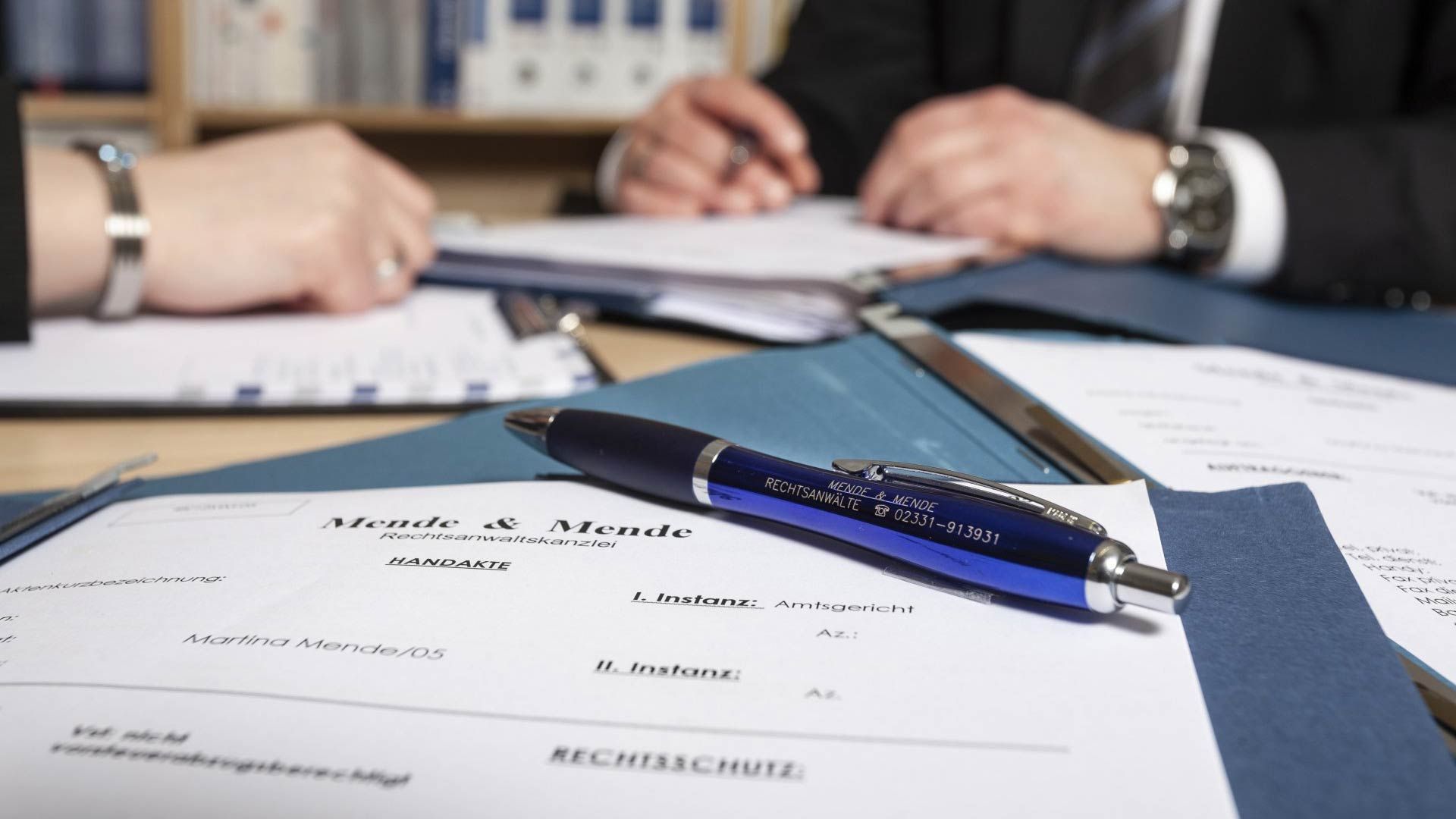 Mandantin bei der Beratung zum Thema Miet- und Pachtrecht in Kanzlei Mende & Mende