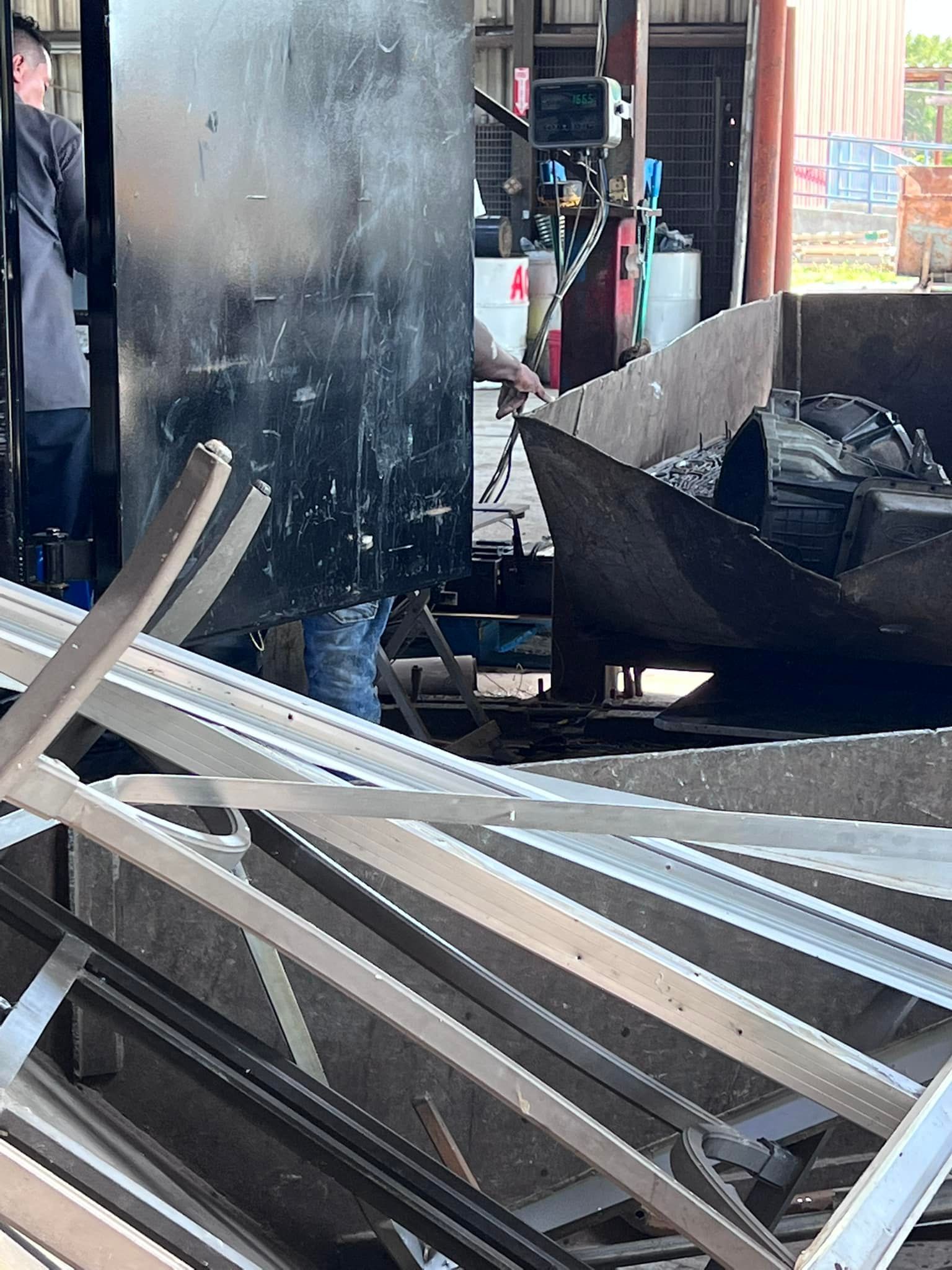 Metal Pick up