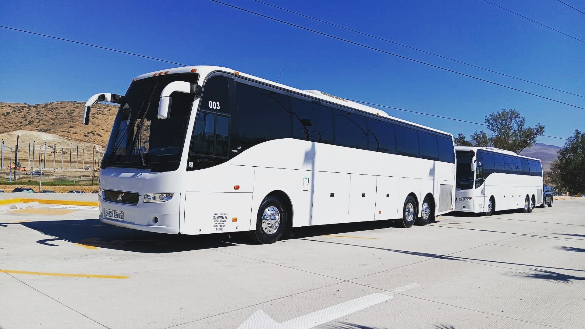 Buses lined up at San Diego airport for group pickup