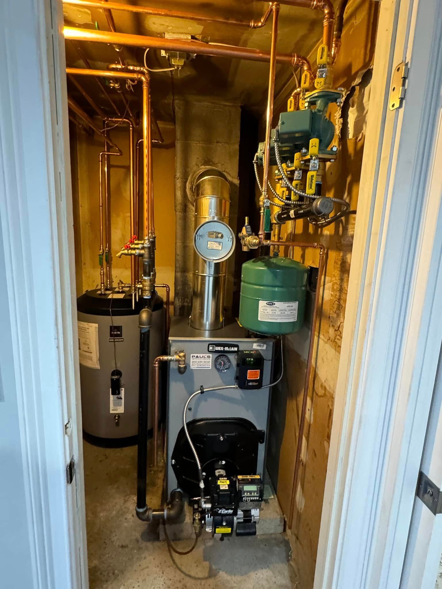 A metal object with the letter c on it