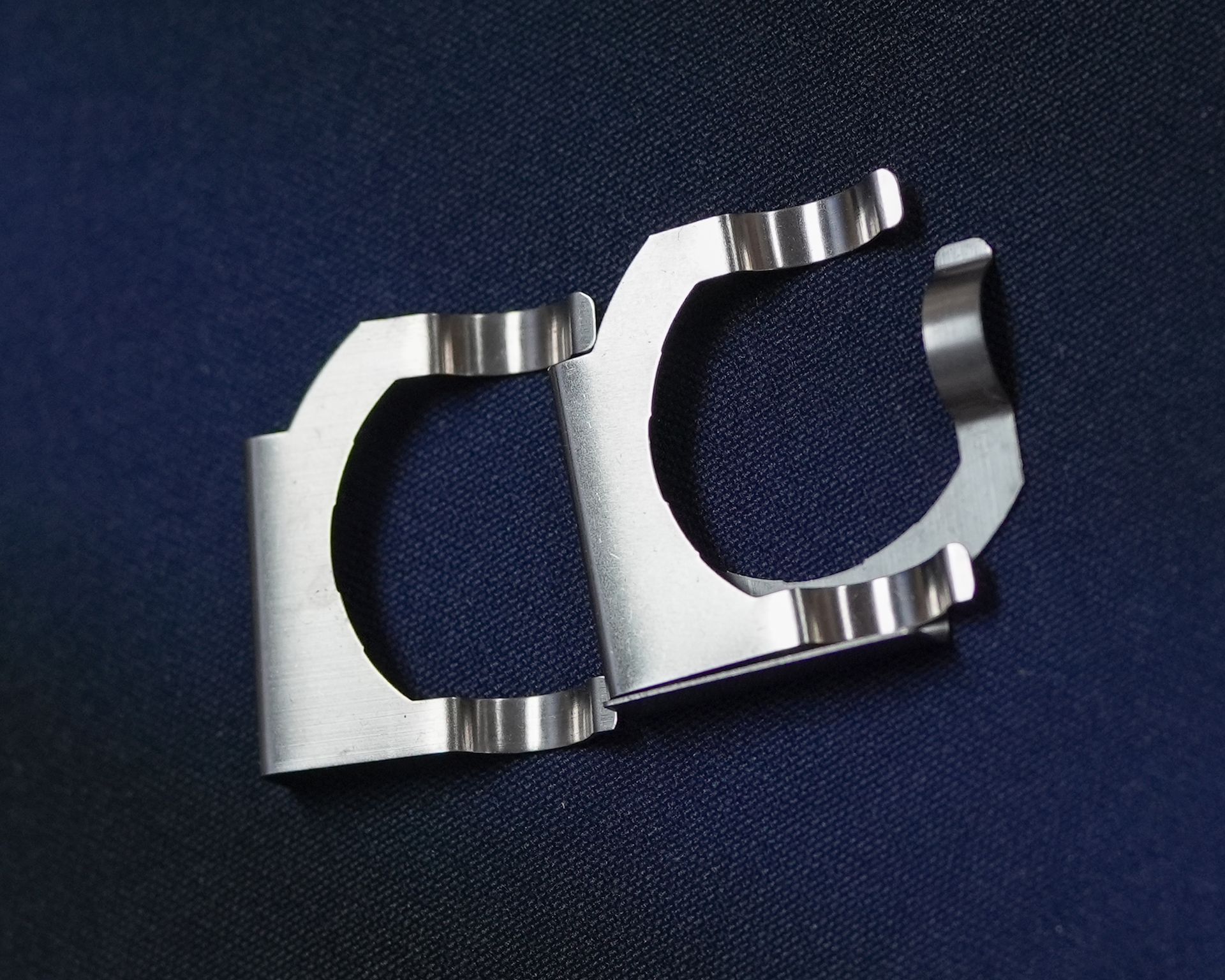 A metal object with the letter c on it