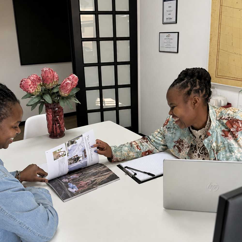 Quintrip consultant helping a client at the office