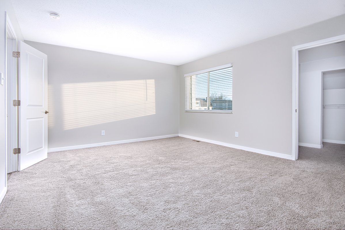 bedroom with carpet