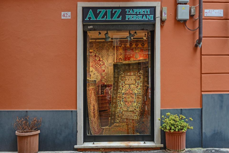 entrata del negozio di tappeti