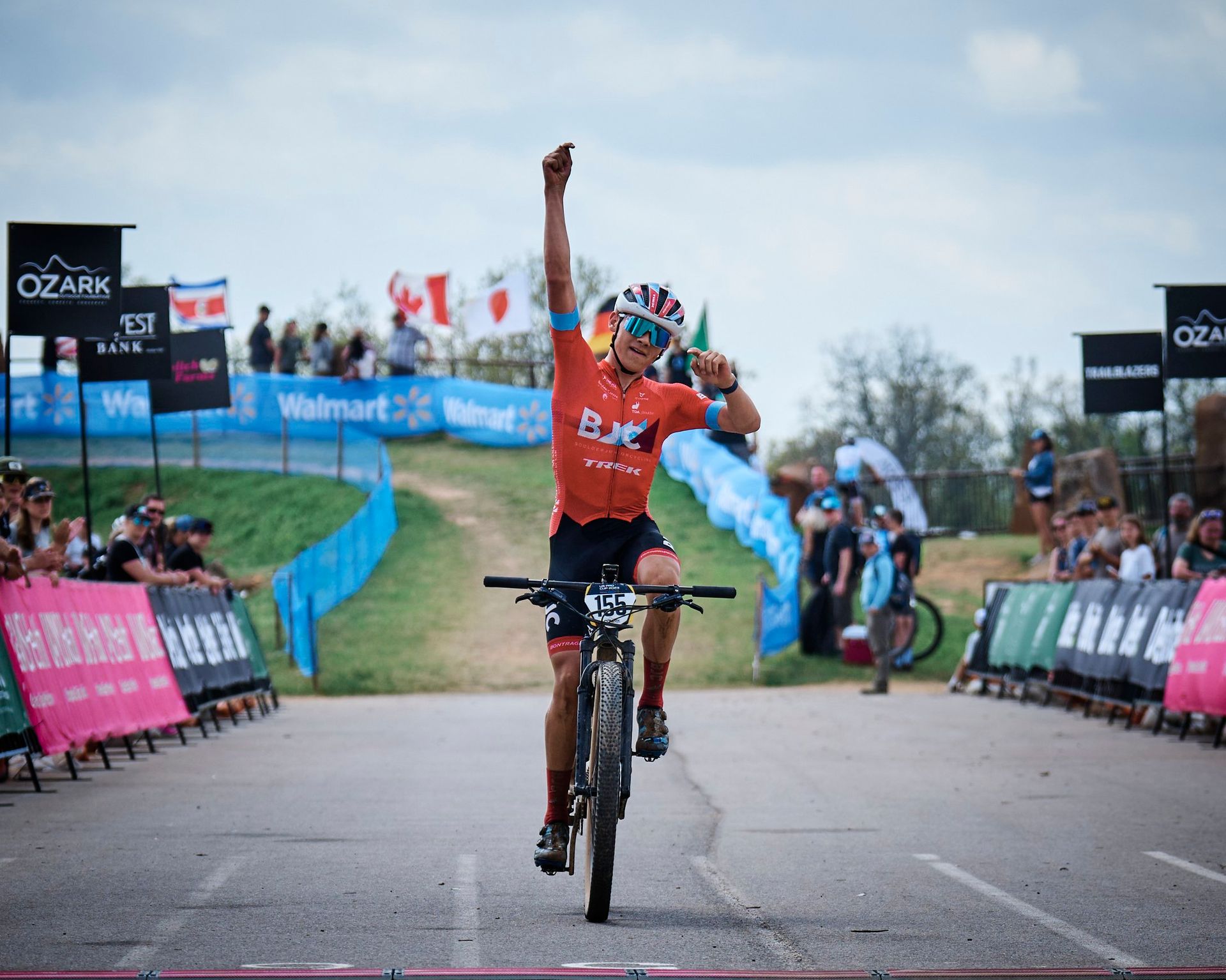 Magnus White Mountain Bike win
