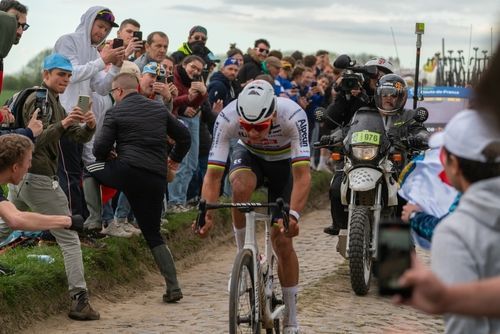 Camphin-en-Pévèle, France - 7 avril 2024 : Mathieu van der Poel (Alpecin-Deceuninck) wingin the 2024 edtion Paris Roubaix, massive crowds. 