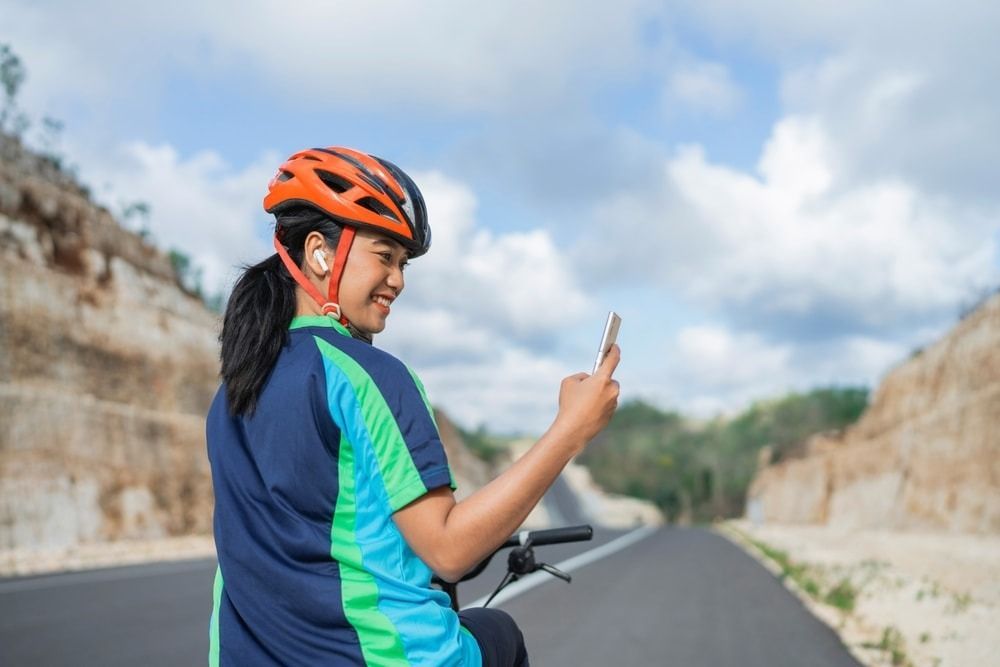 main reasons why cyclists use earphones while cycling