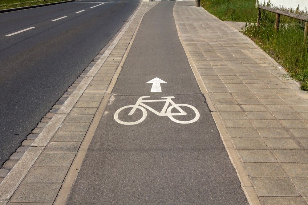 Raised bicycle lane on sidewalk level