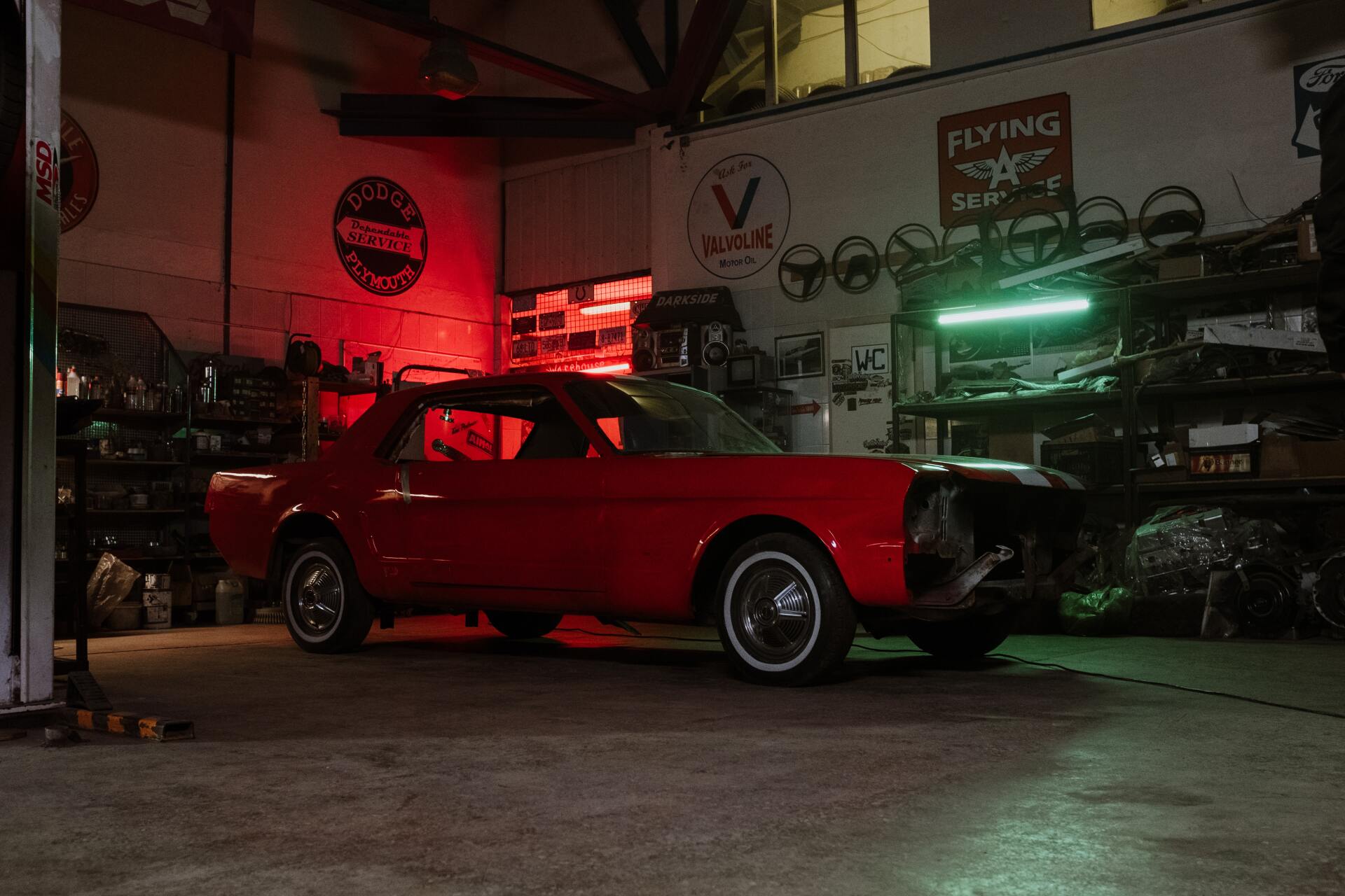 welcome slide_red muscle car