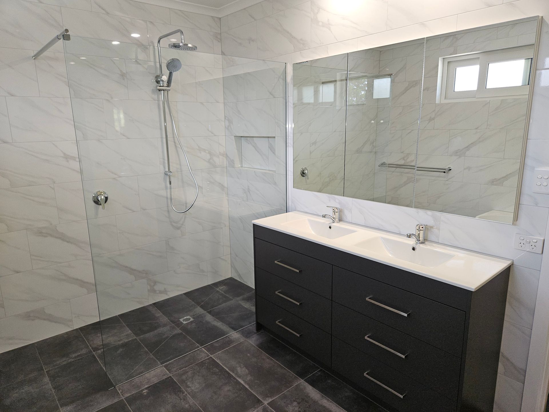 Bathroom & Laundry Reno Projects | Deluxe Bathrooms