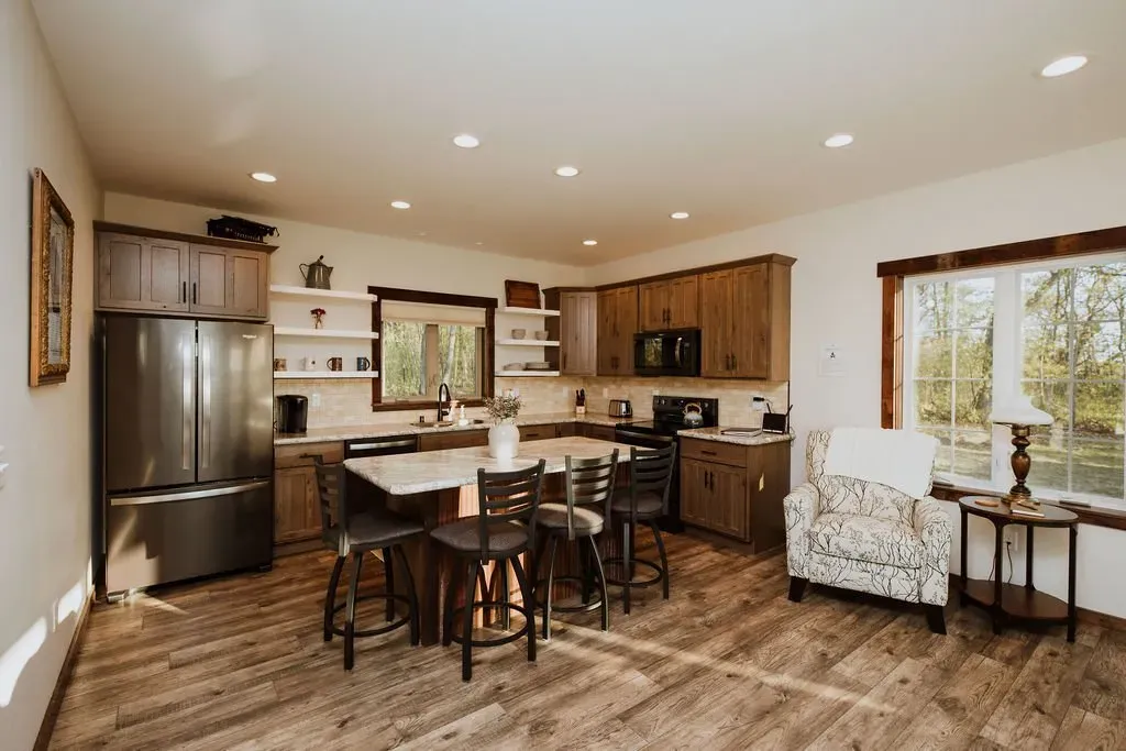 Sugarloaf Cabin Dining Area - Mindoro, WI - High Point Retreats