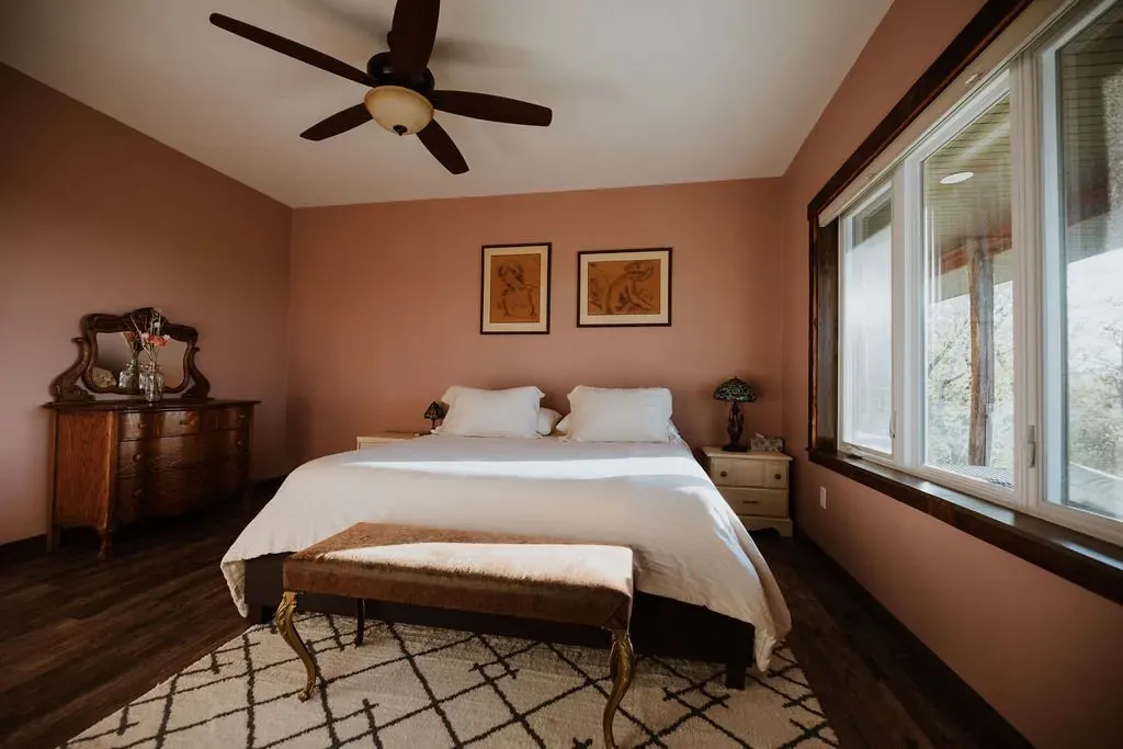 Sugarloaf Cabin Bed - Mindoro, WI - High Point Retreats