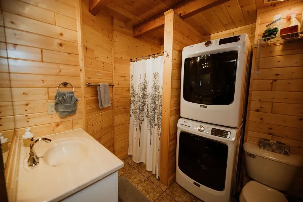 Pine Knob Laundry Area - Mindoro, WI - High Point Retreats