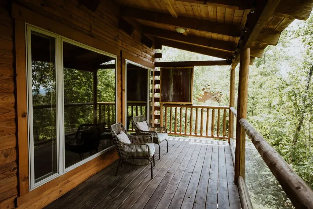 Pine Knob Terrace With Chairs - Mindoro, WI - High Point Retreats