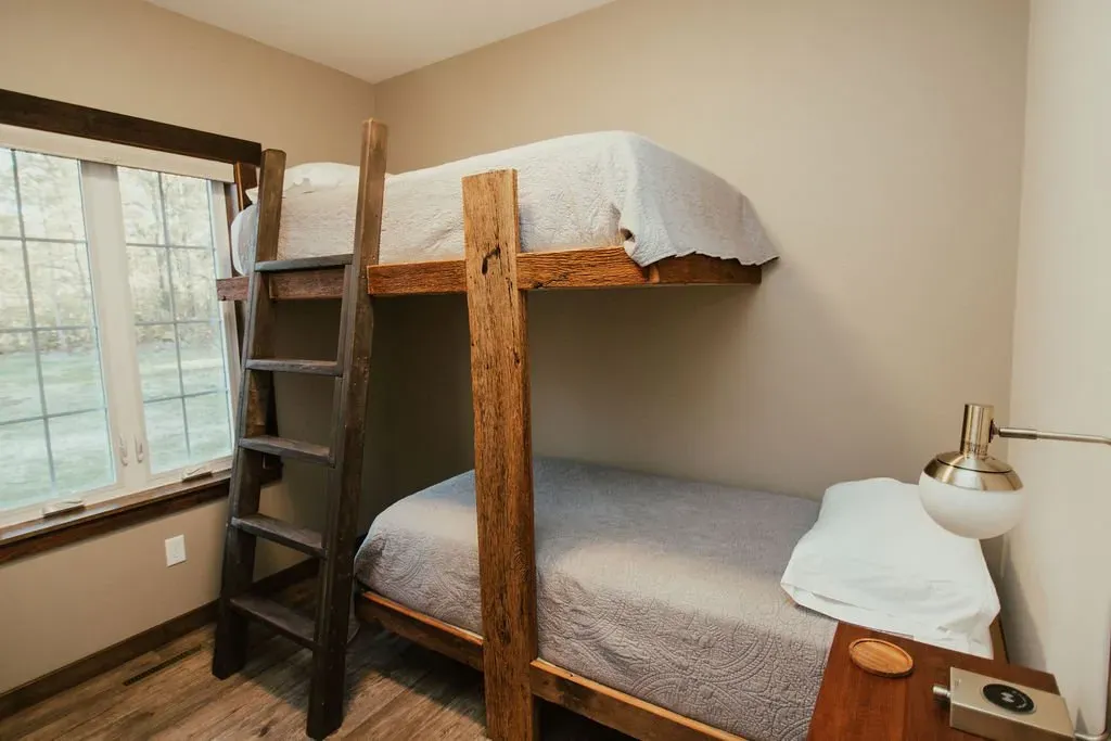 Sugarloaf Cabin Double Deck Bed - Mindoro, WI - High Point Retreats