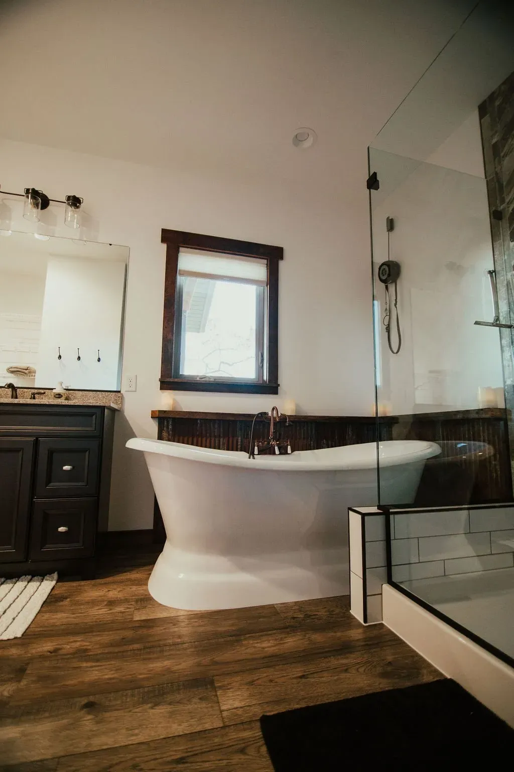 Sugarloaf Cabin Bathtub Side View - Mindoro, WI - High Point Retreats