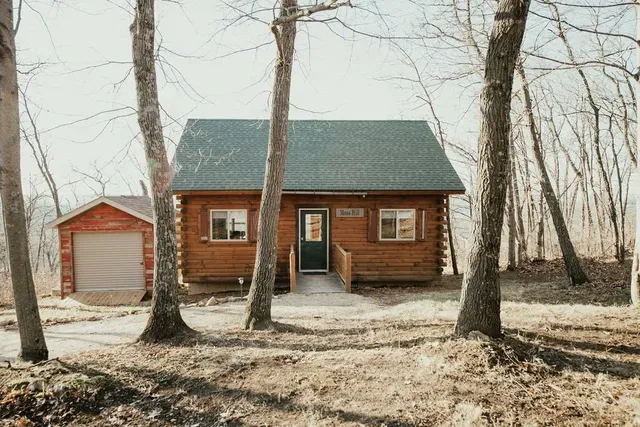 Moss Hill - Mindoro, WI - High Point Retreats