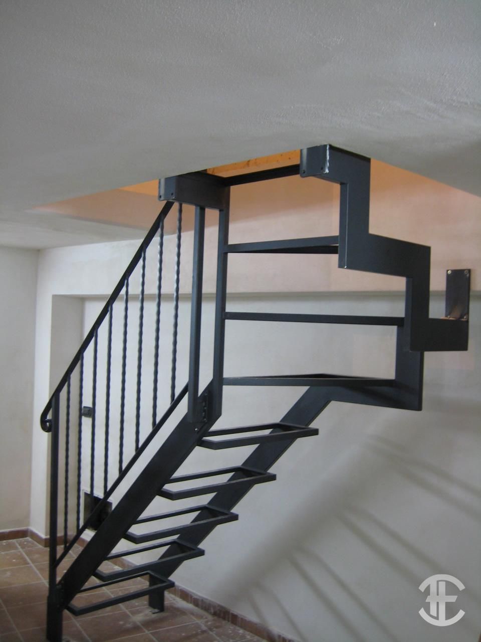 scala interna in ferro