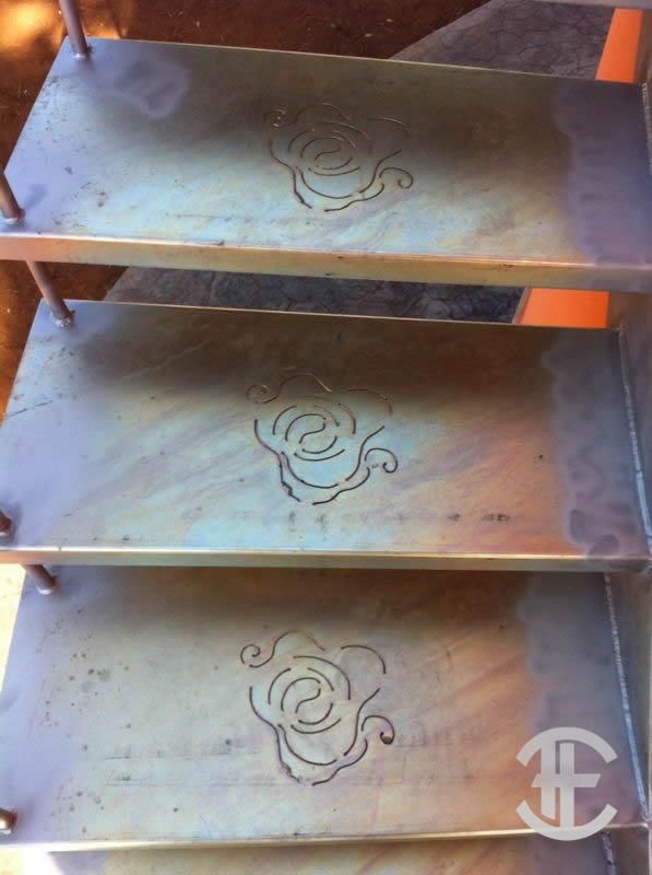 scala in ferro con decorazioni