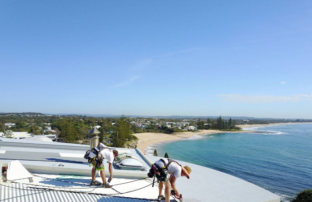 Men Repairs Roof