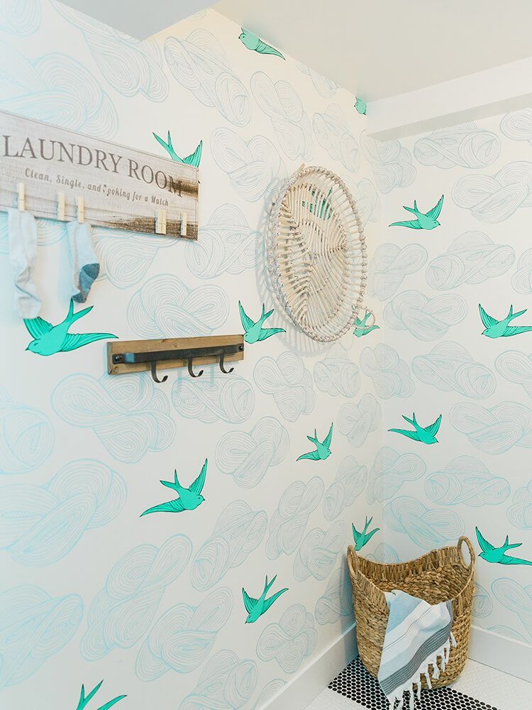 A laundry room with a sign that says laundry room on it