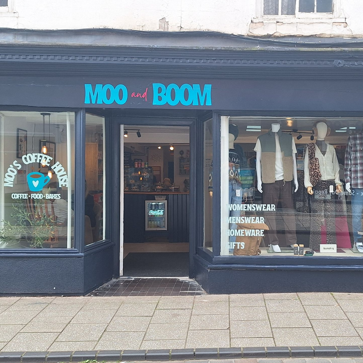 Moo & Boom Boutique Shop & Cafe 