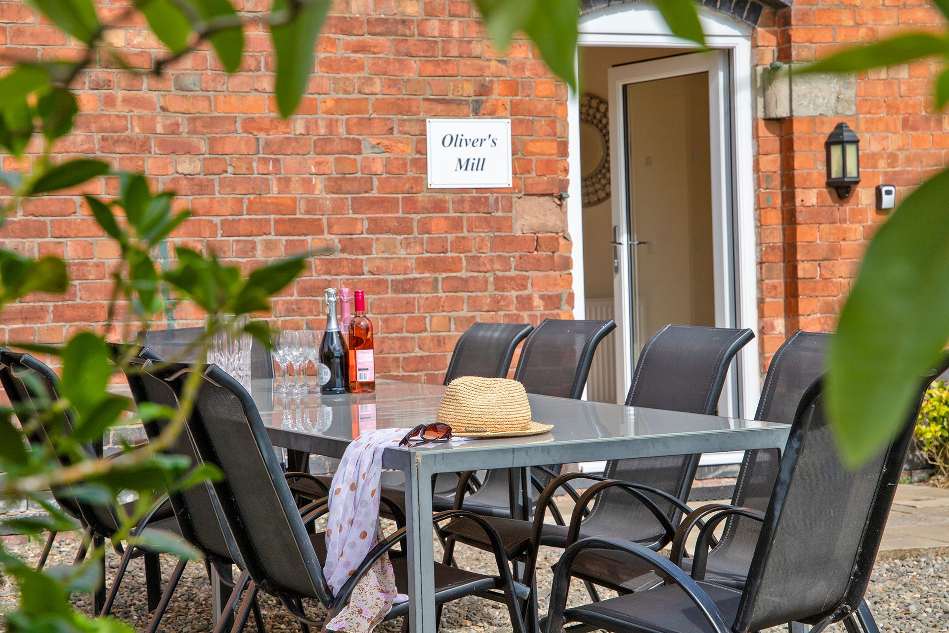 Oliver's Mill cottage with patio table