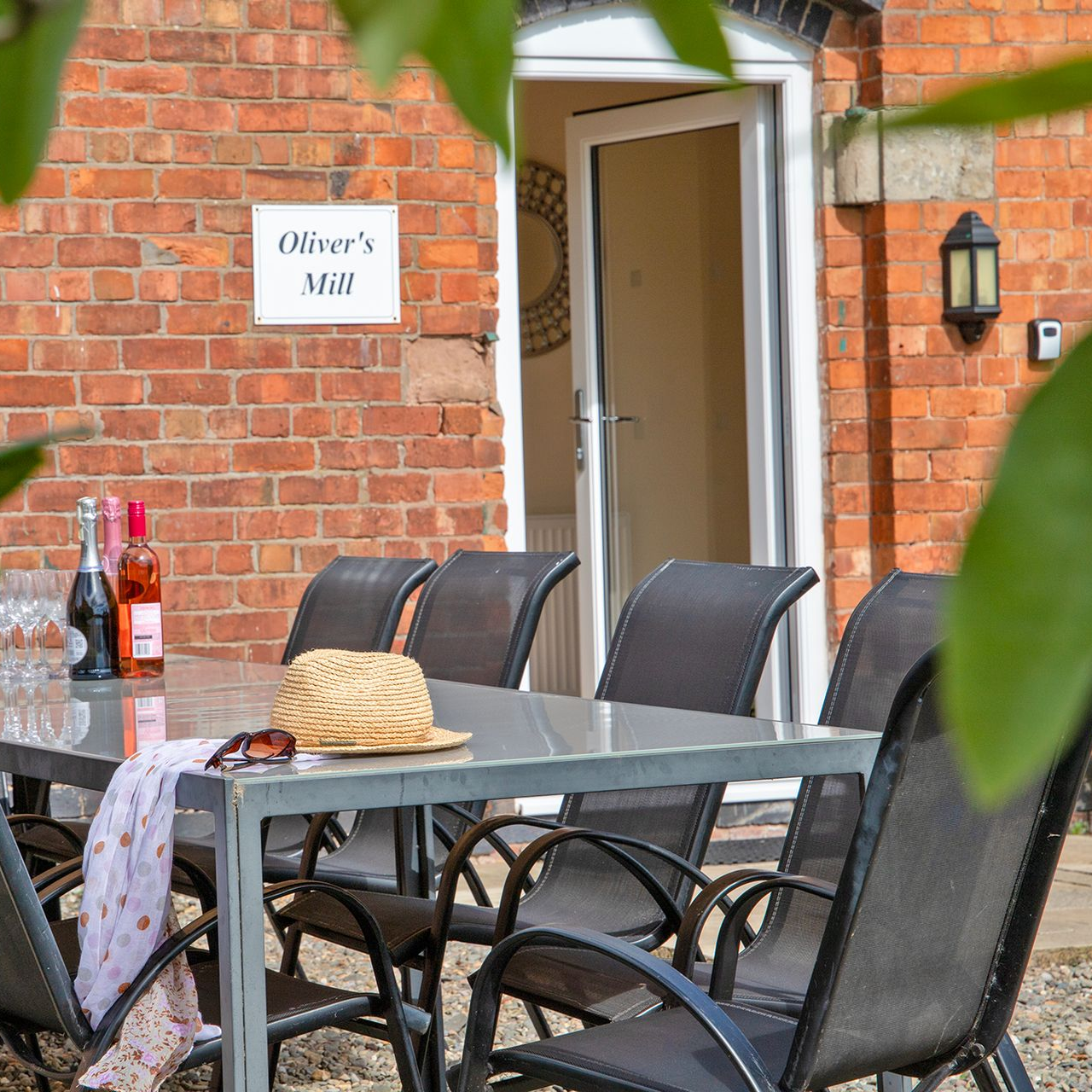 Oliver's Mill cottage with patio area Oliver's Mill Holiday cottage with patio area