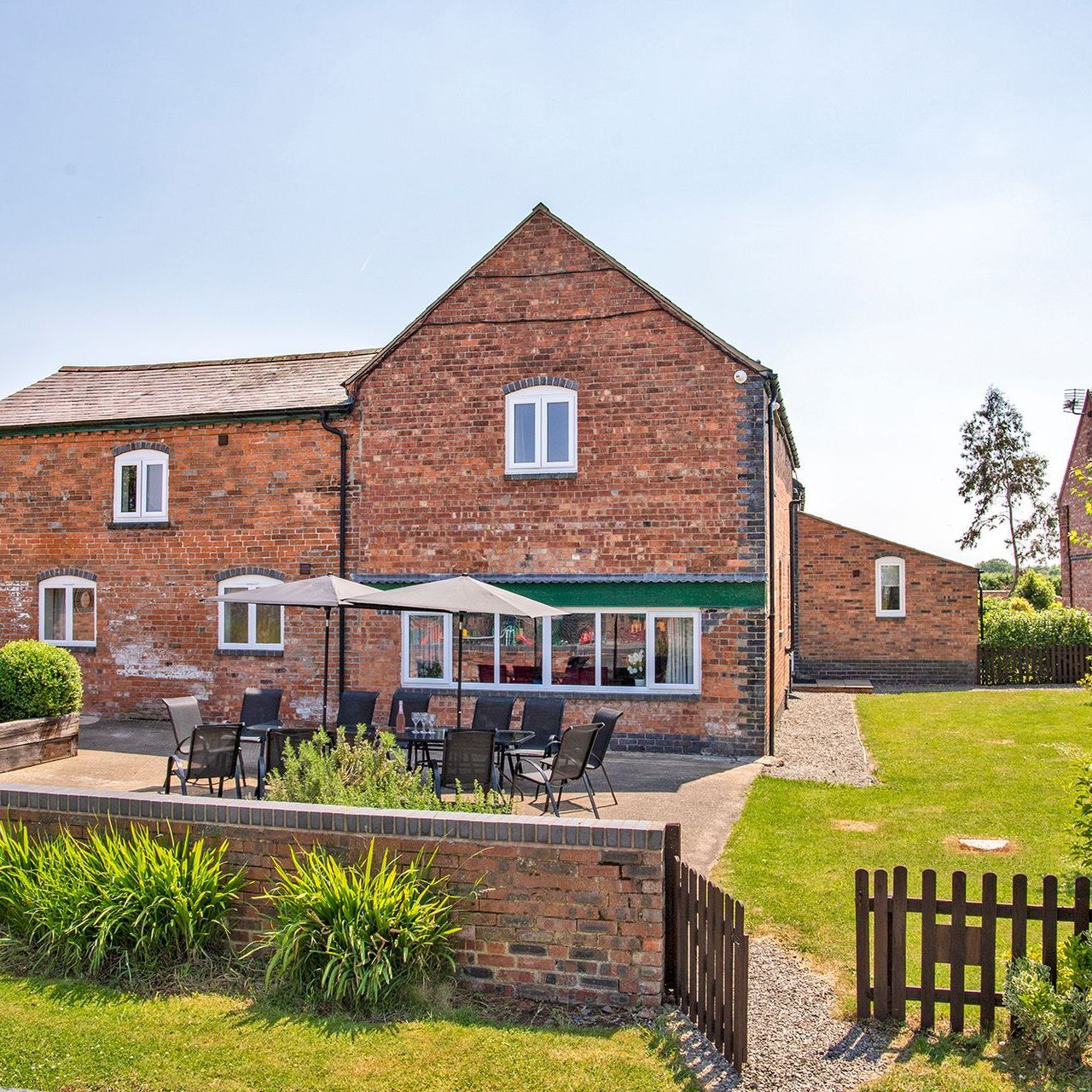 James's Parlour brick cottage with patio area and garden