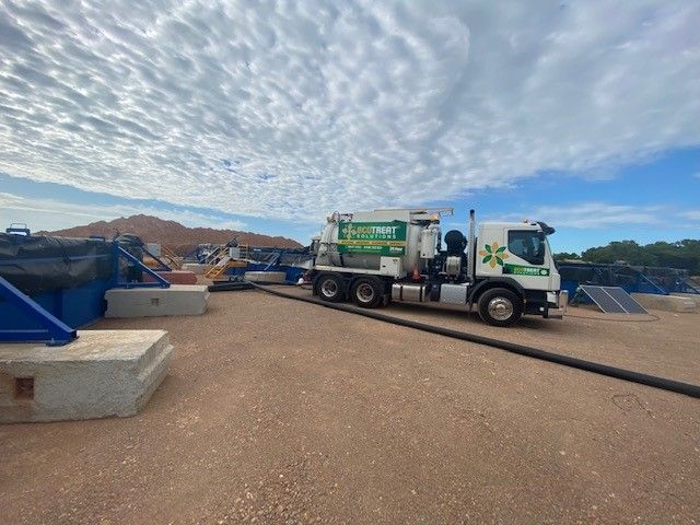 Vacuum Truck Strategically Positioned on The Field For Ecotreat Solutions NT — Ecotreat Solutions NT in Winnellie, NT