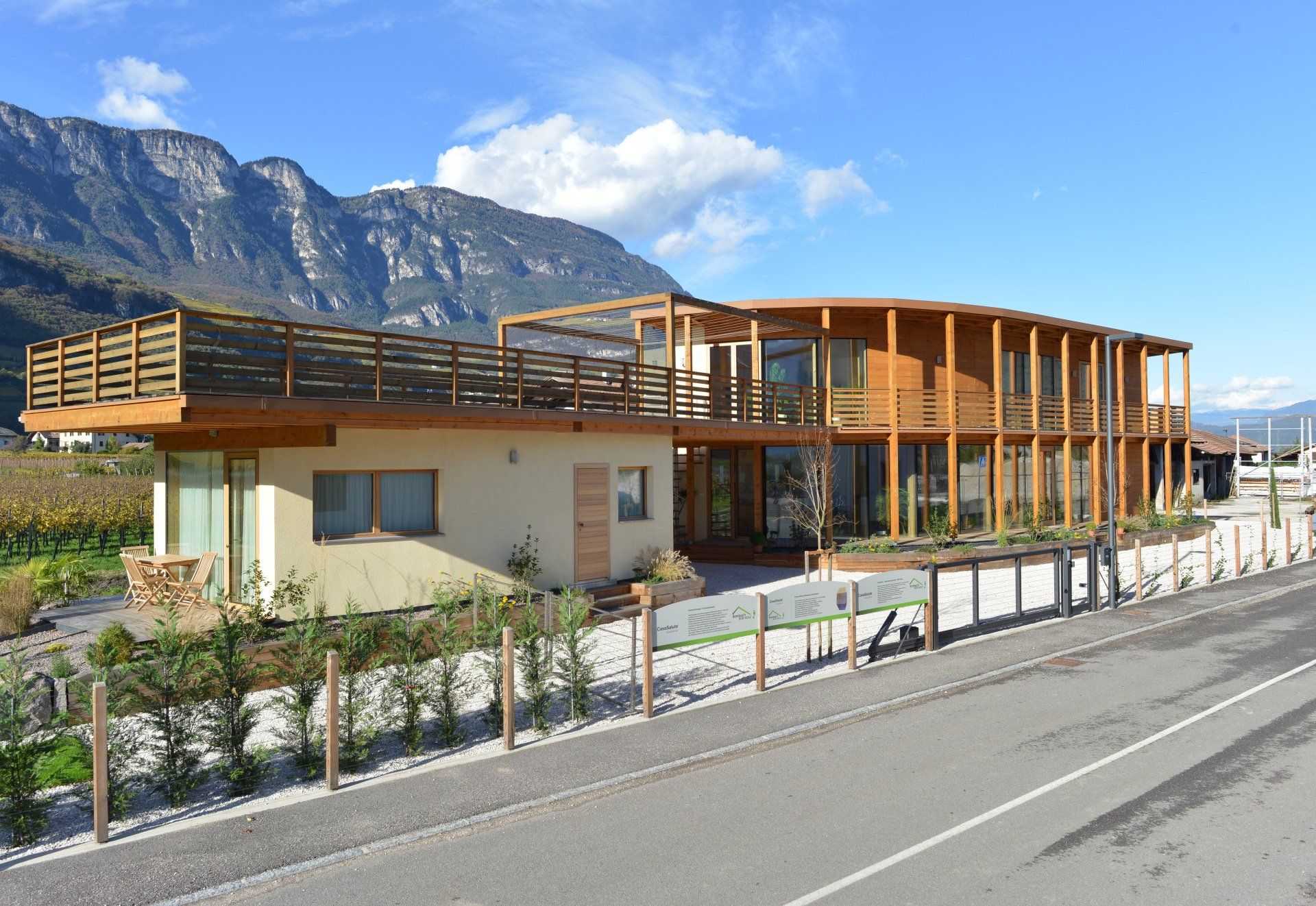 Pichler Holzbau, Leistungen, gewerbliche Bauten