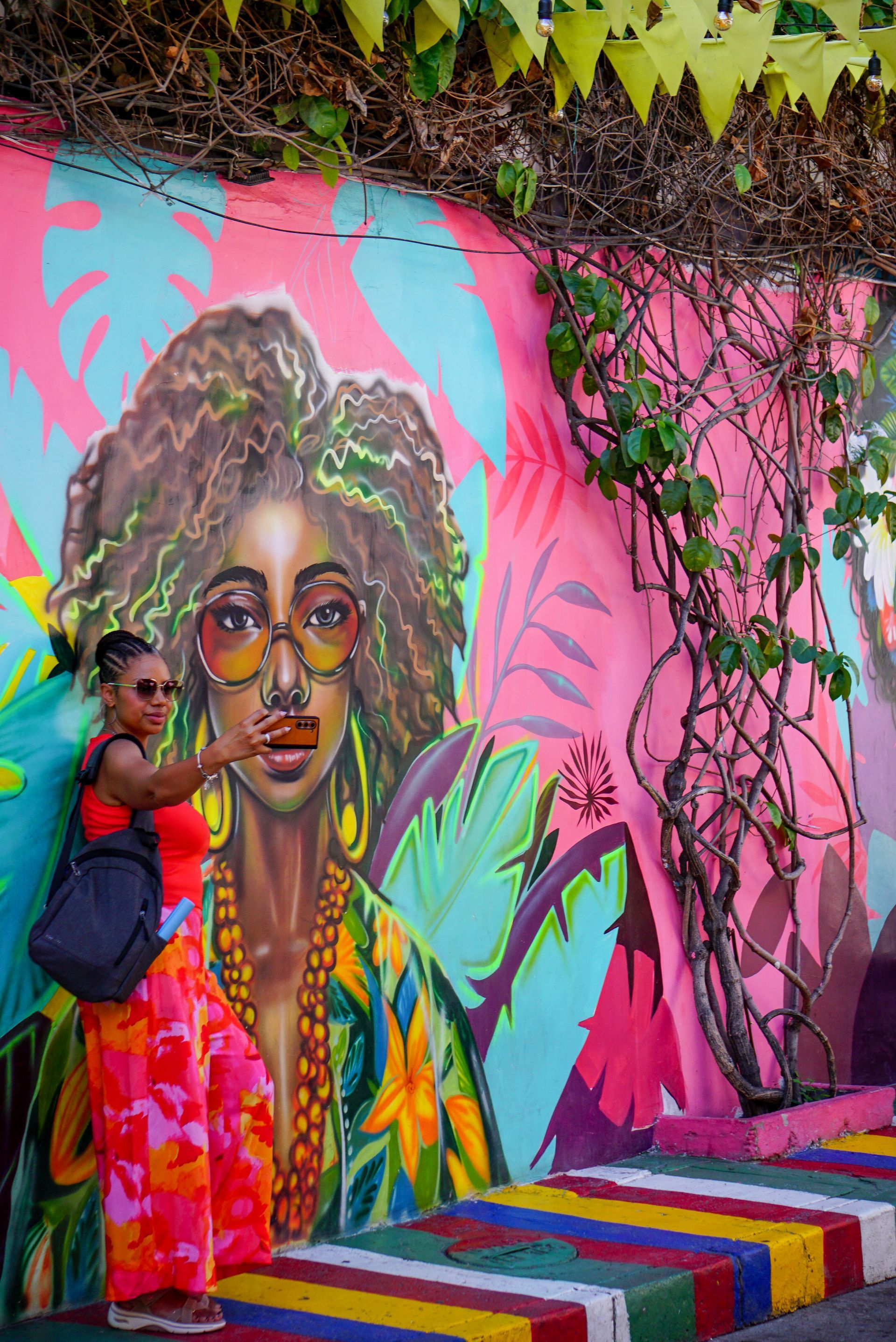 black women enjoying the murals of Cartagena