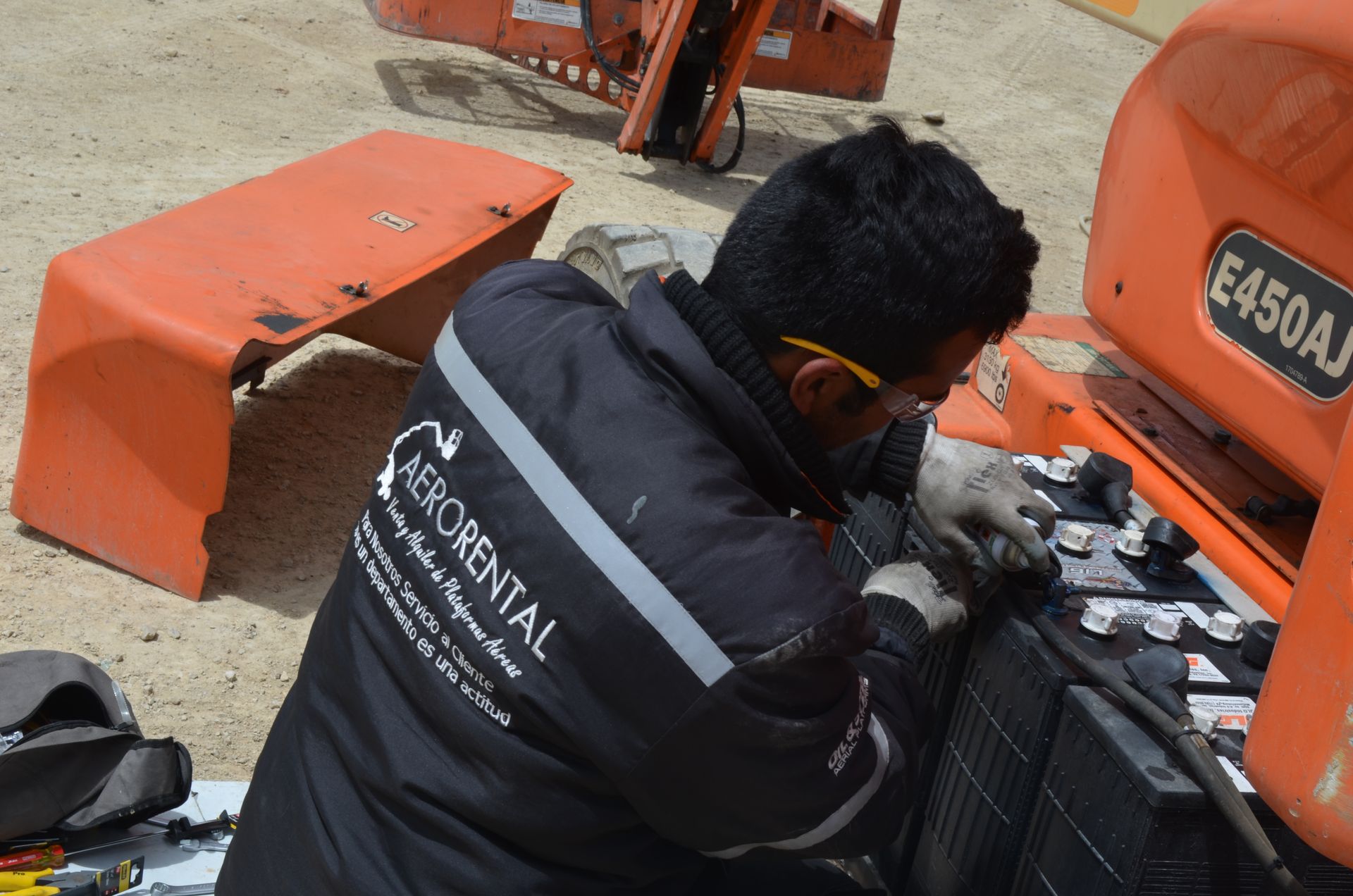 mantenimiento de plataformas de trabajo en alturas