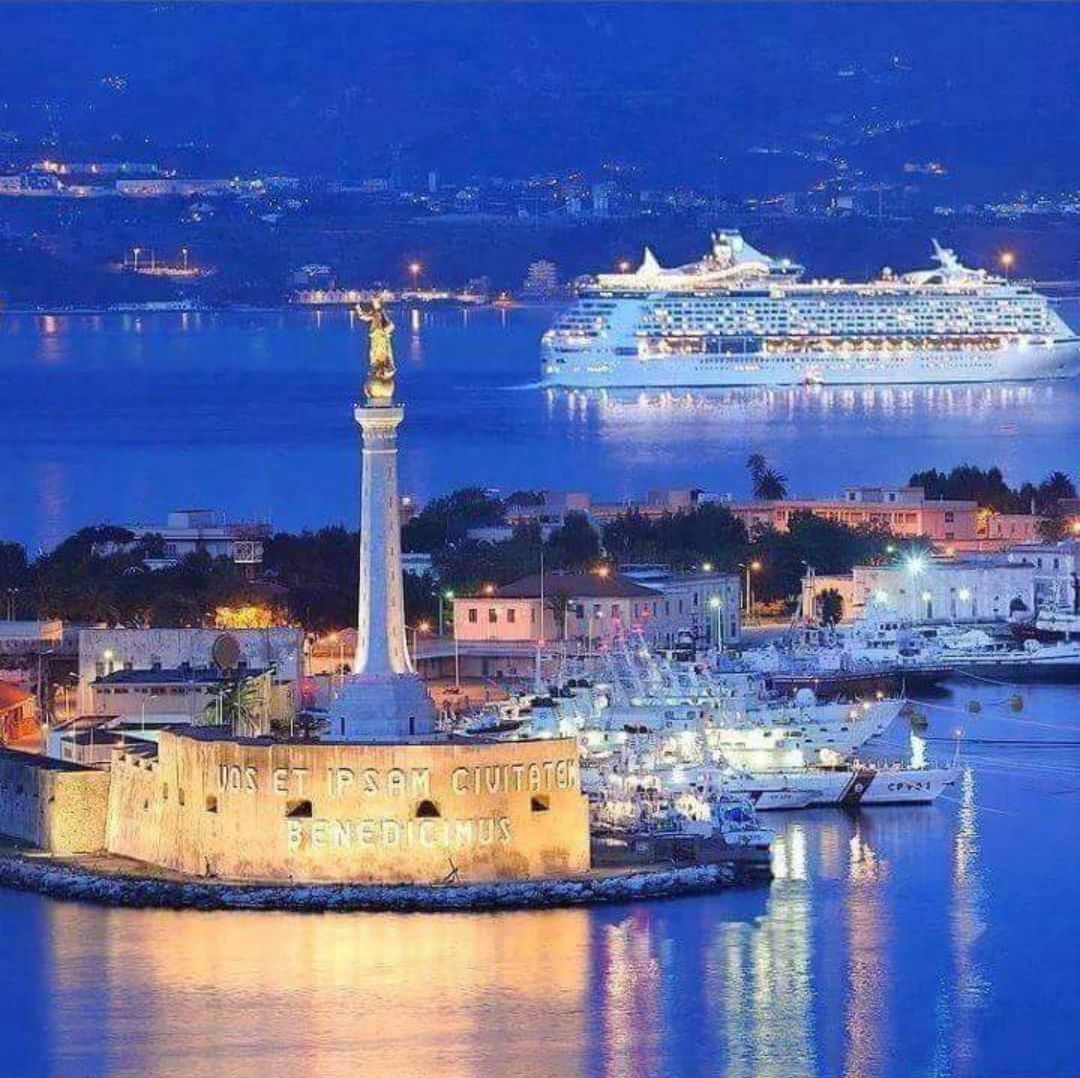 Messina in notturna