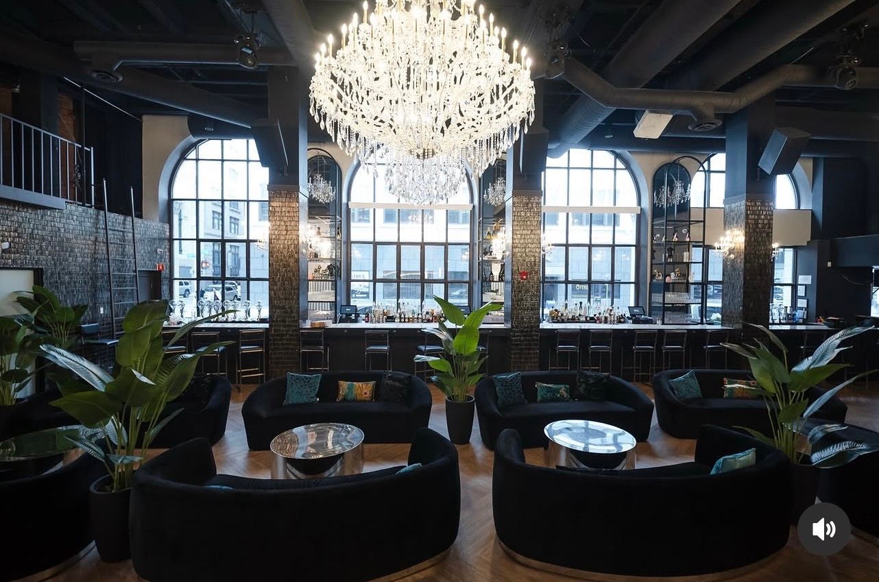 Lounge setting for hosted experiences