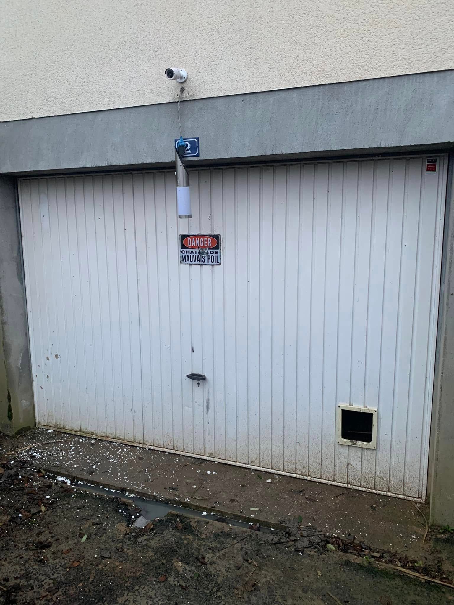 Photo avant l'installation d'une porte de garage à Yvetot