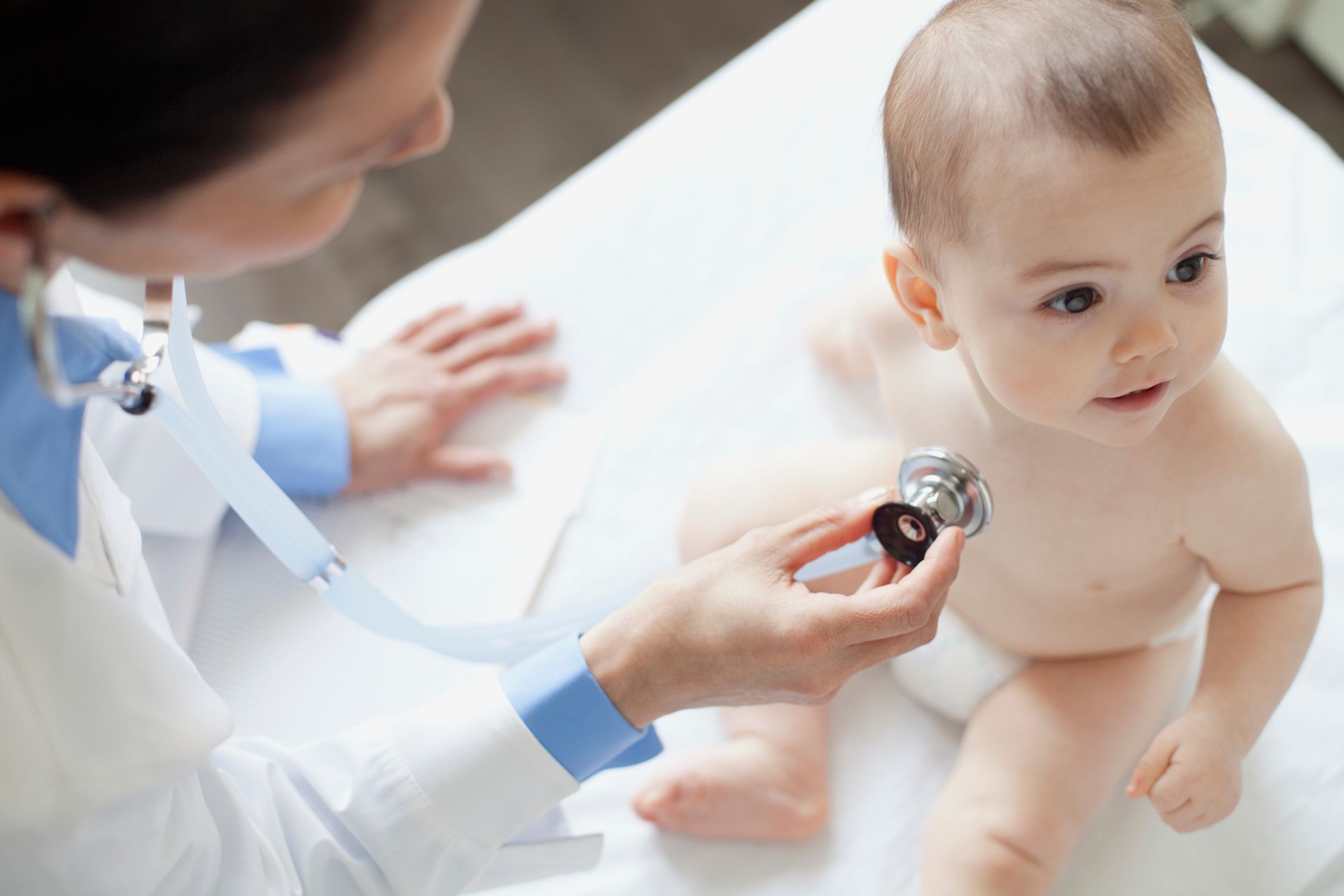 Quando levar o bebê ao pediatra pela primeira vez?