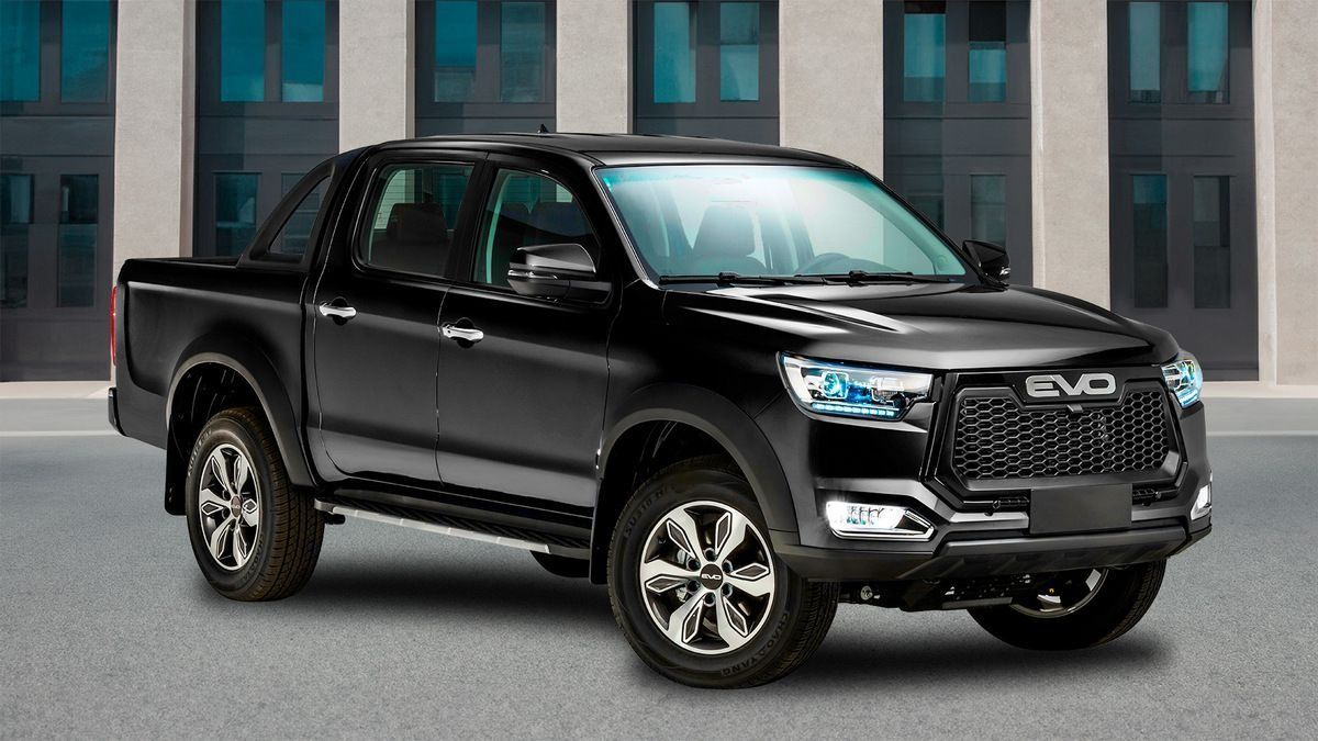 Pick-up GMC nero parcheggiato davanti a un edificio moderno