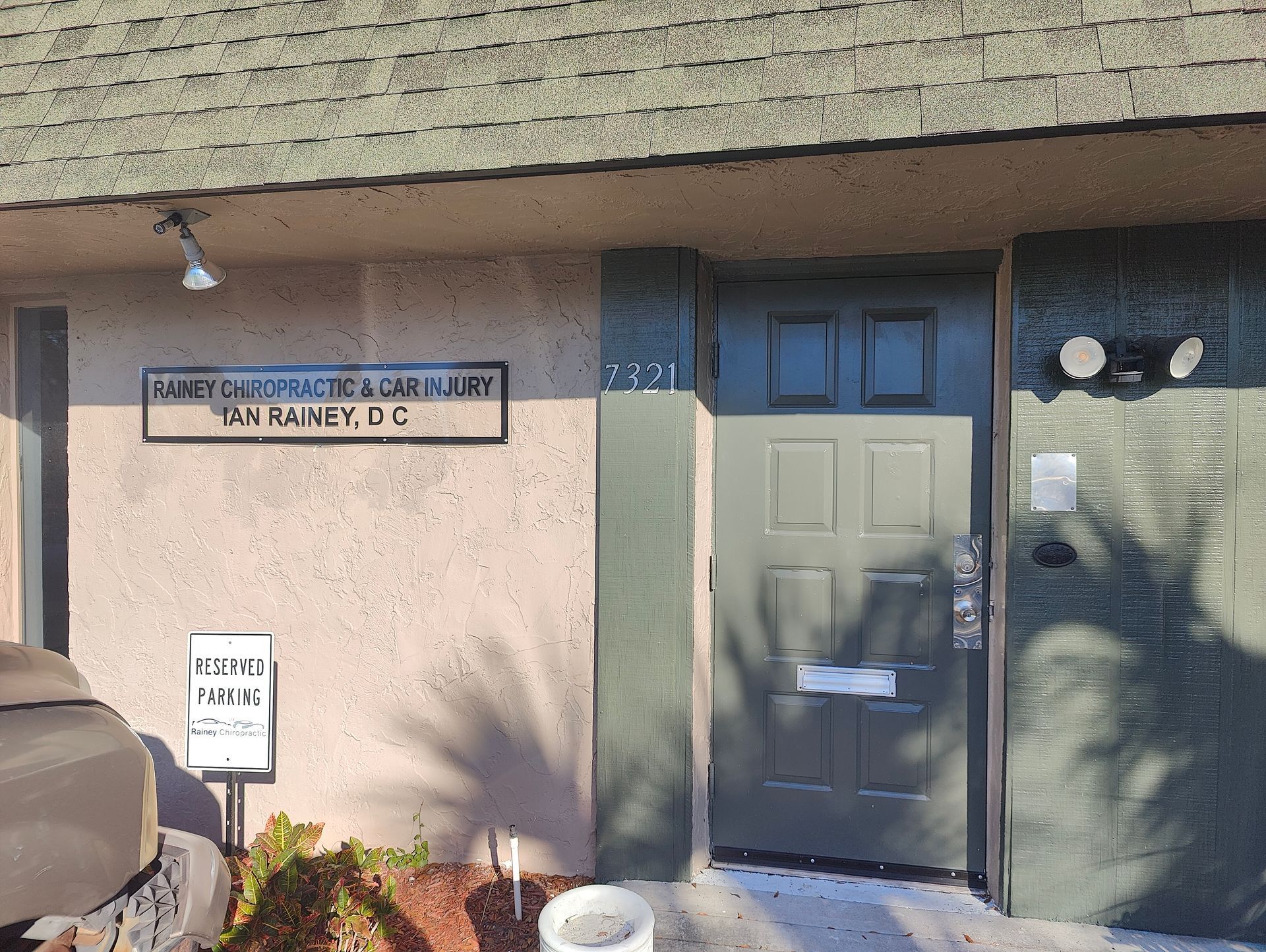 The front of a building with a sign that says taraney jc