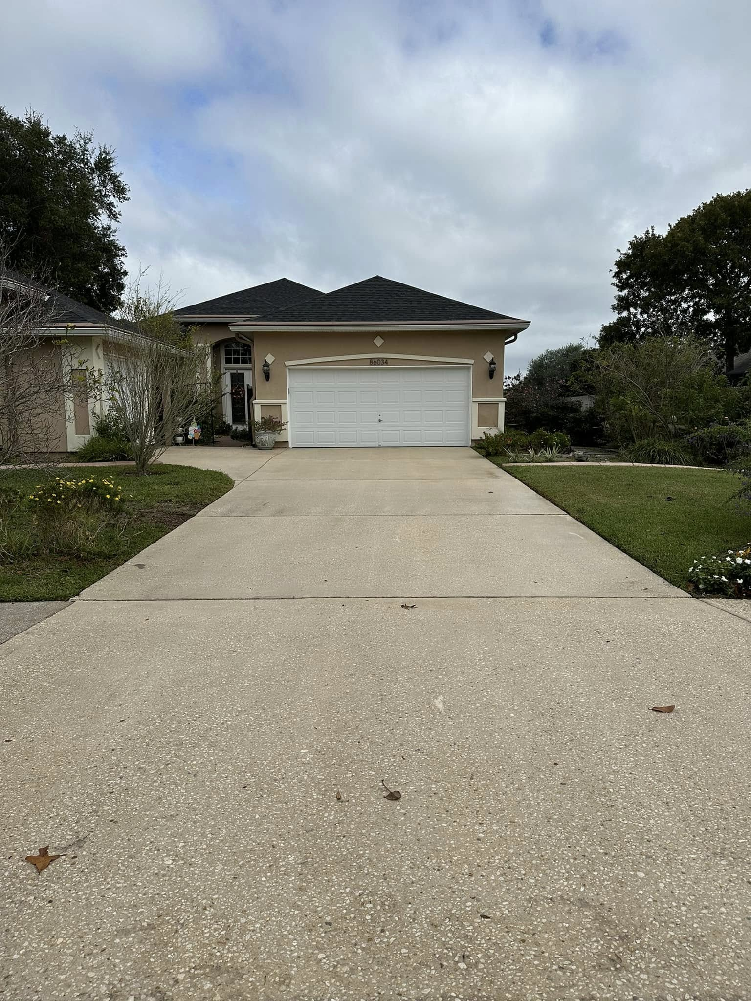 Before Driveway Cleaning — Fernandina Beach, FL — Reynolds