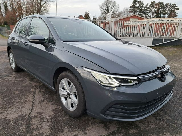 Pkw mit hohem Schaden bei Autohandel Mast