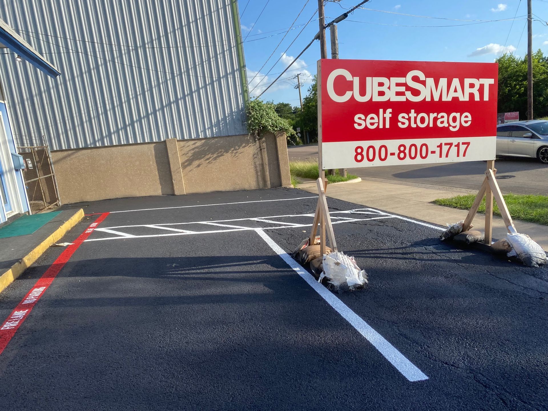 A cubesmart self storage sign in a parking lot