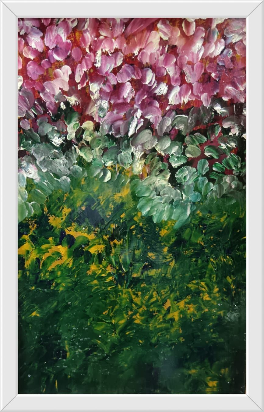 Cuadro abstracto de follaje rosa, blanco y verde; enmarcado en blanco.