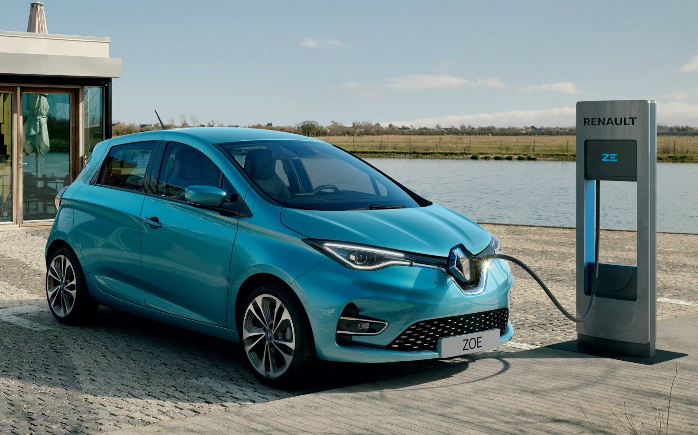 A Renault Zoe charging it's battery | Electric Driving Lessons Bristol