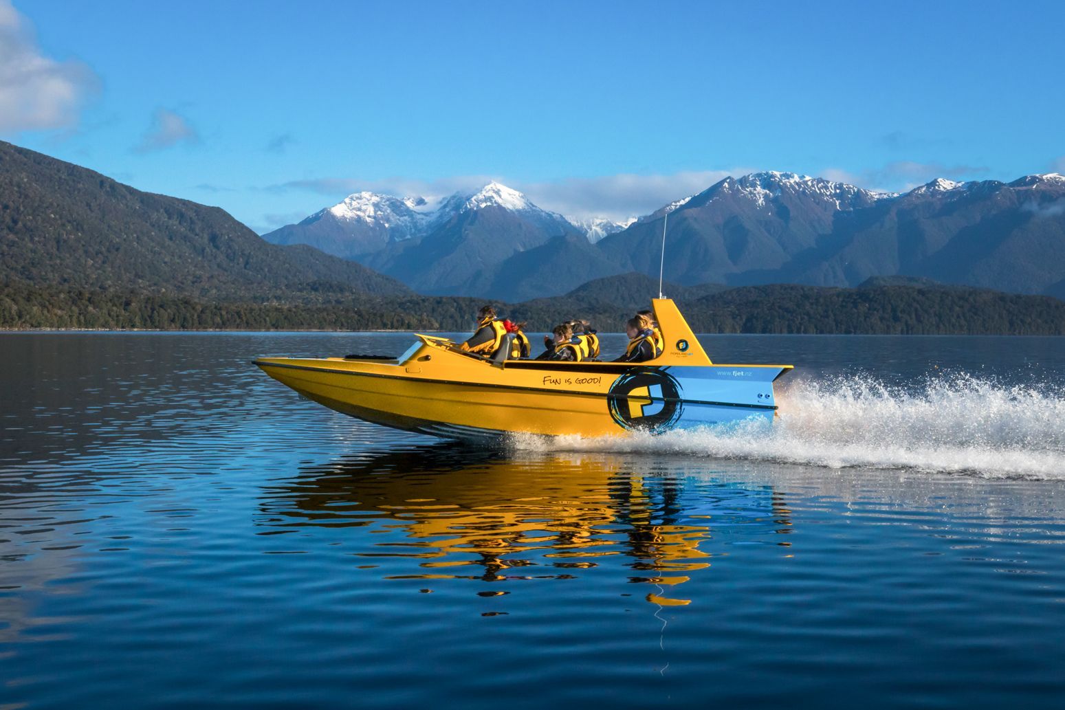 Fiordland Hotel - jet boating