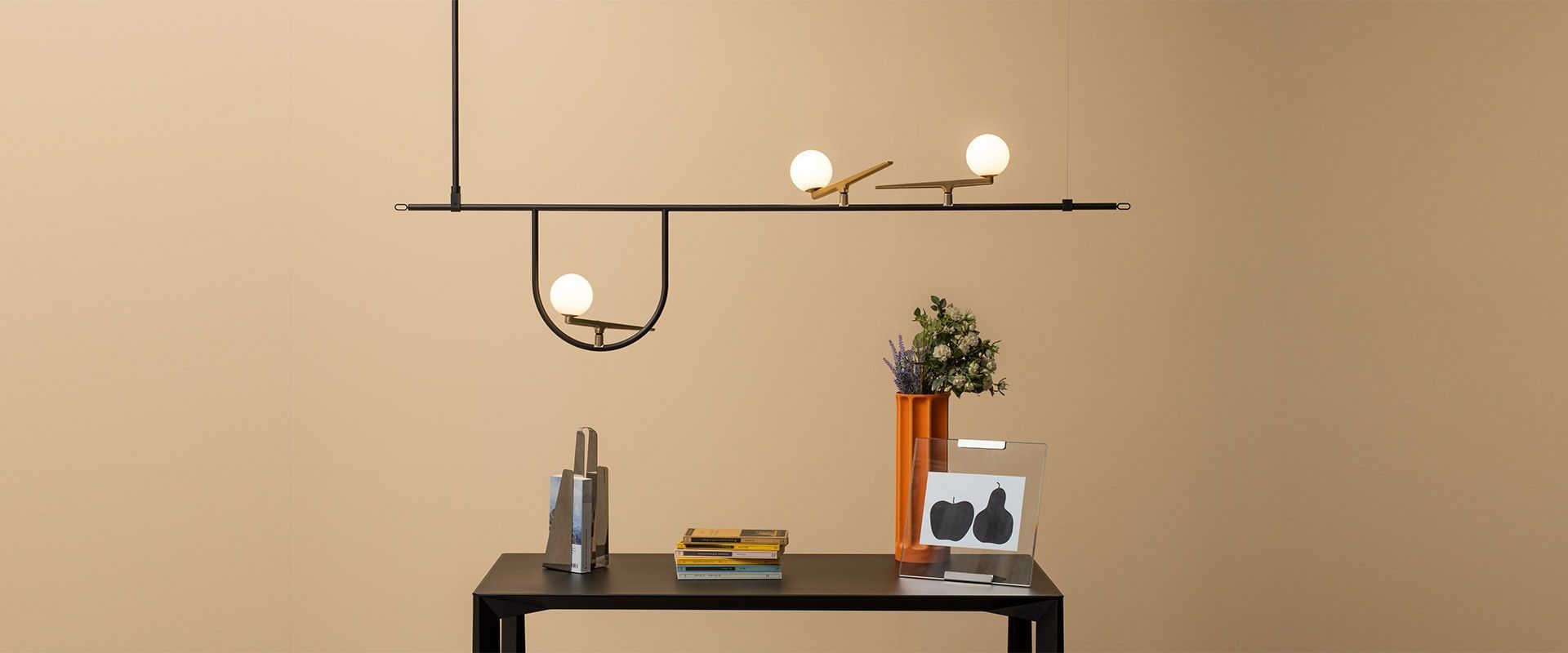 tavolo Artemide lampade sospensione Colombo Illuminazione Novara
