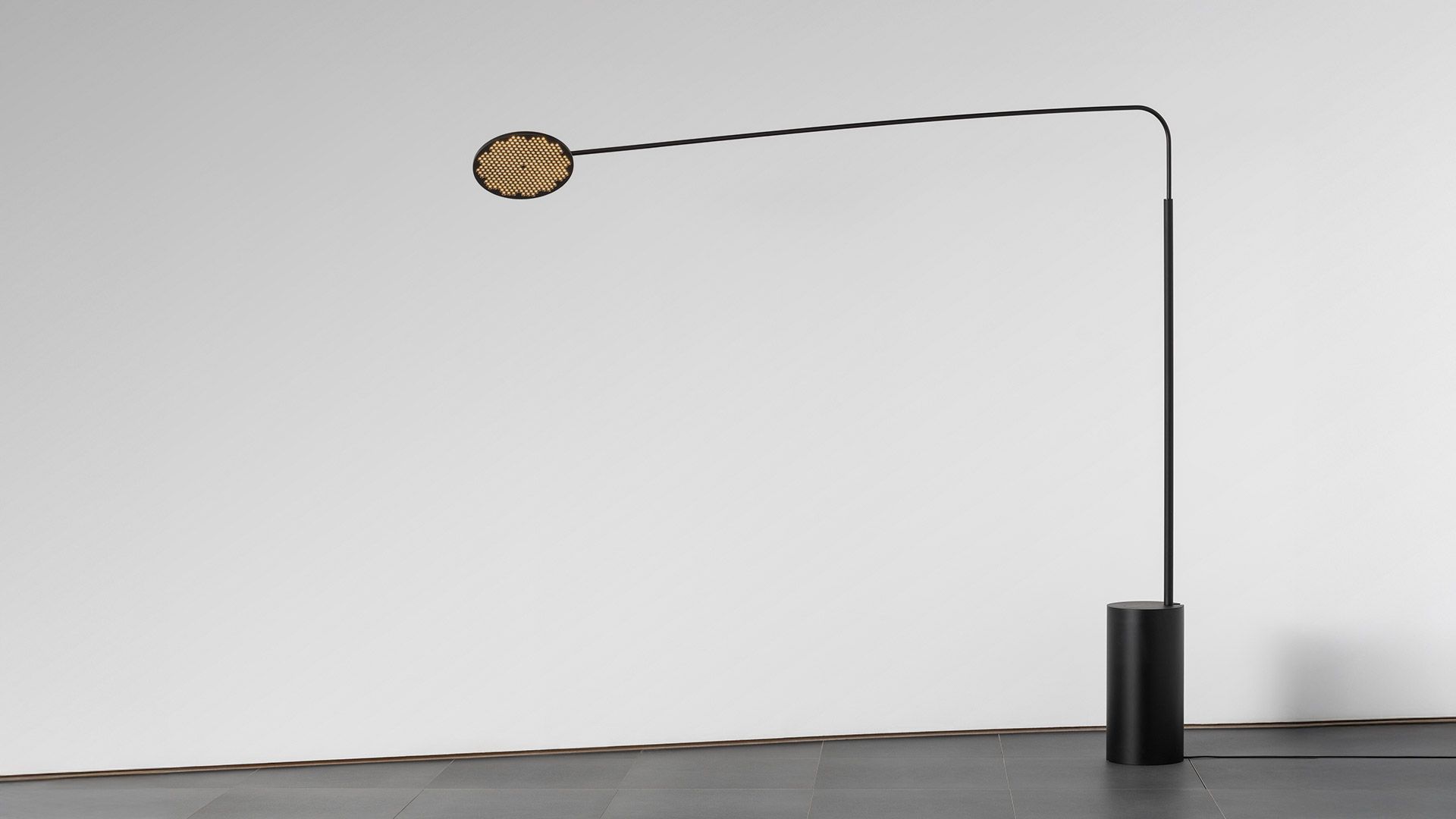 esposizione Artemide lampade da terra Colombo Illuminazione Novara