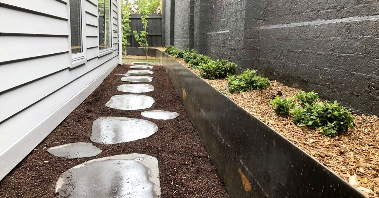 Circular Flower Bed — Campvale, NSW — Campvale Landscape Supplies
