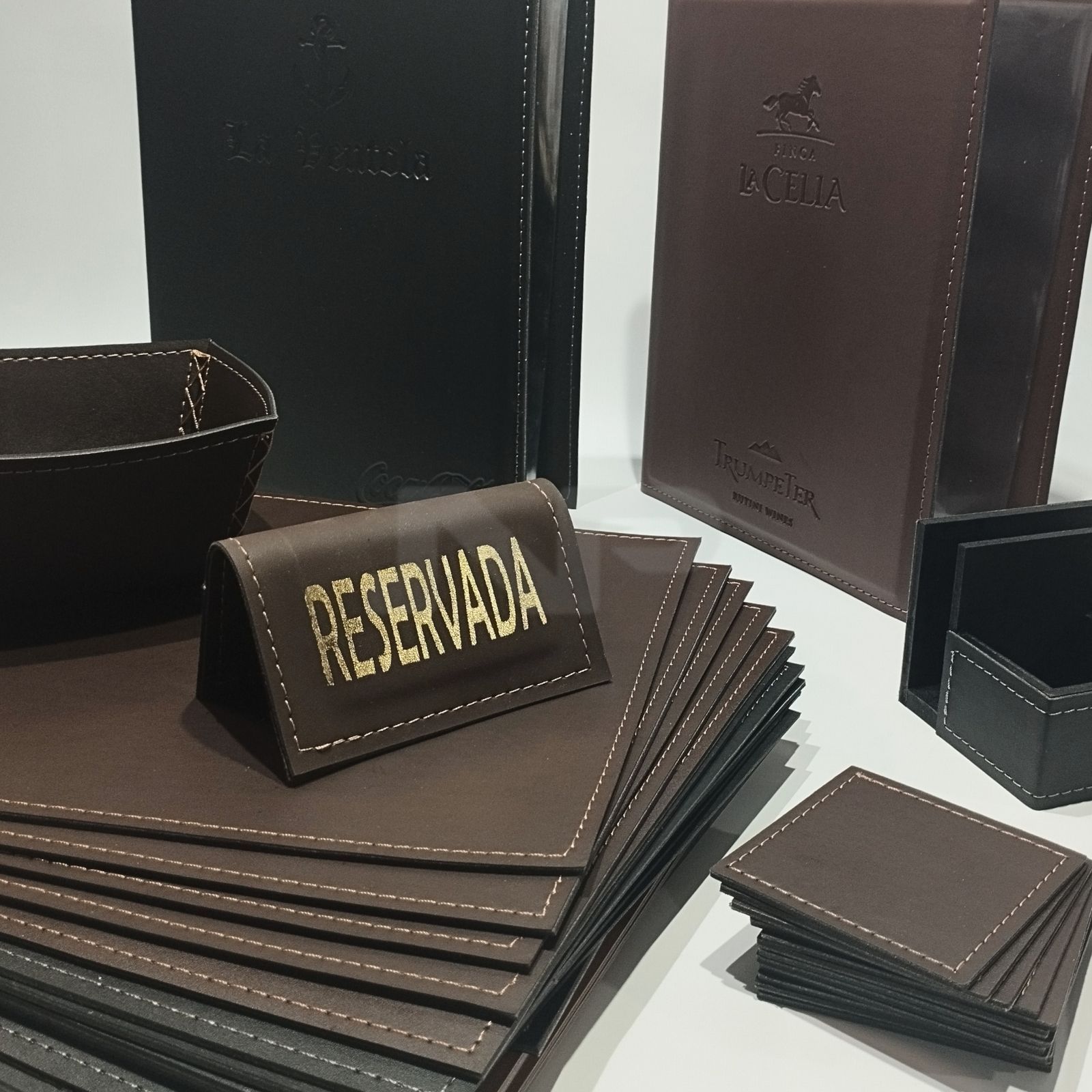 cartel reserva mesa en ecocuero np cueros