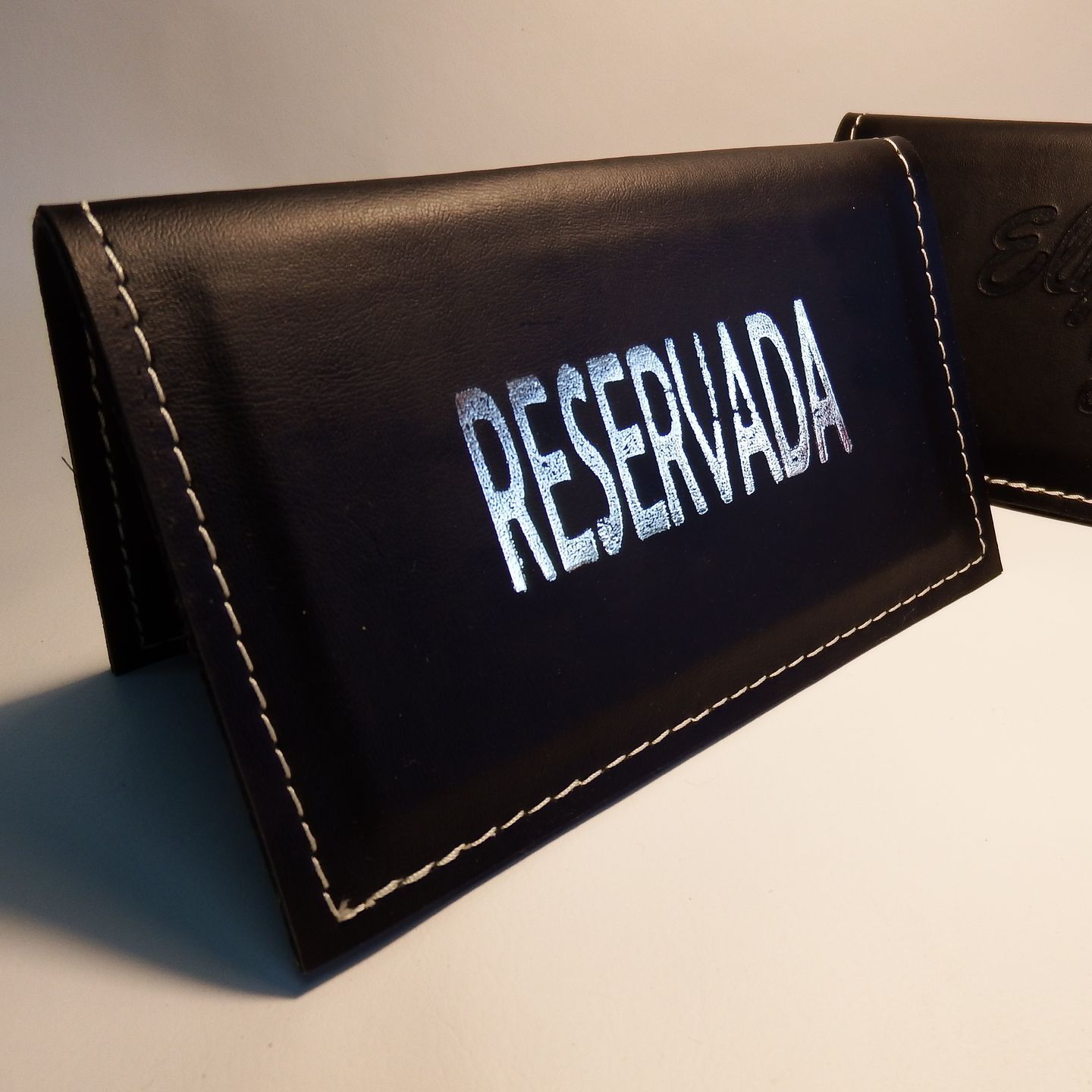 cartel reserva mesa en ecocuero np cueros